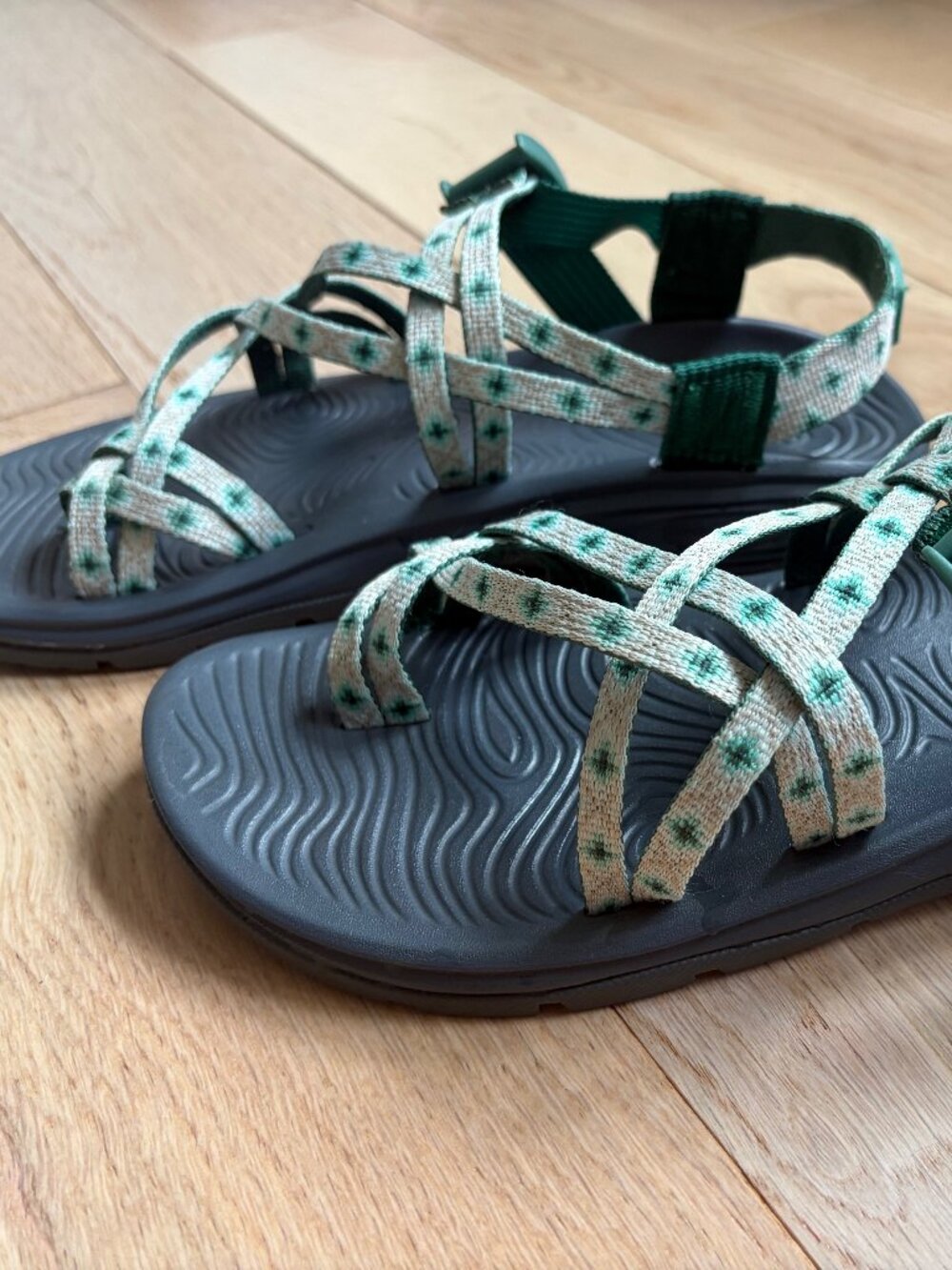 Chaco ZX/2 Sandals Green Strappy Toe Loop Size 9 Women Like New - Picture 2 of 8